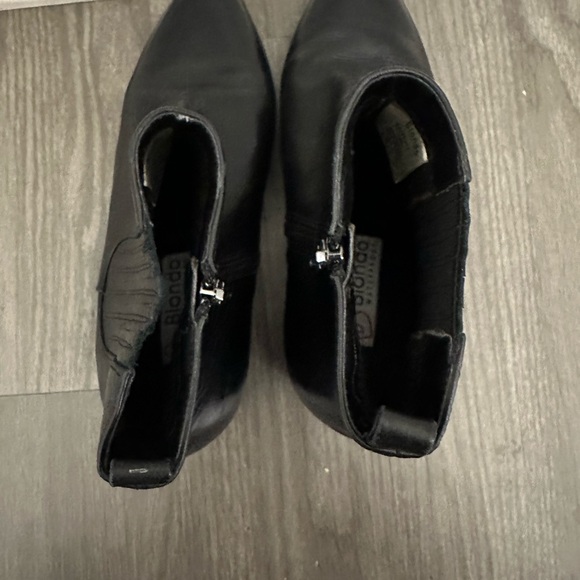 Blondo Women’s Black Leather Waterproof Zip Bootie Size 10 - Picture 6 of 9